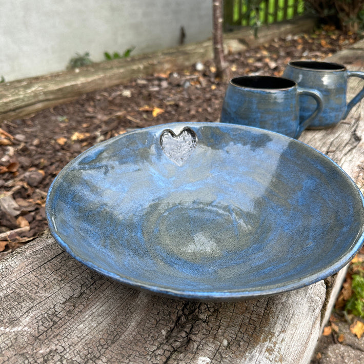 smuk og lækker salatskål. Håndlavet i keramik. På Møn