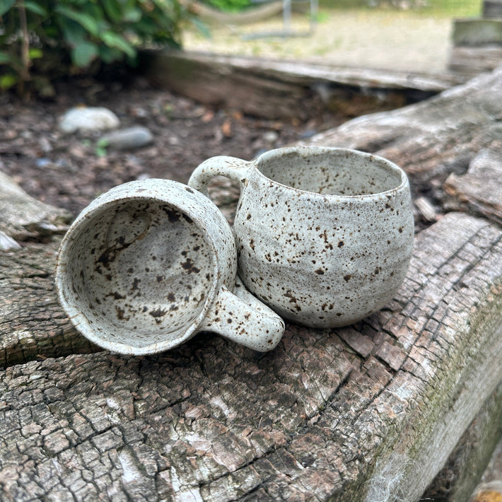 fine små hånd drejede kopper. I den lækreste kvalitet.