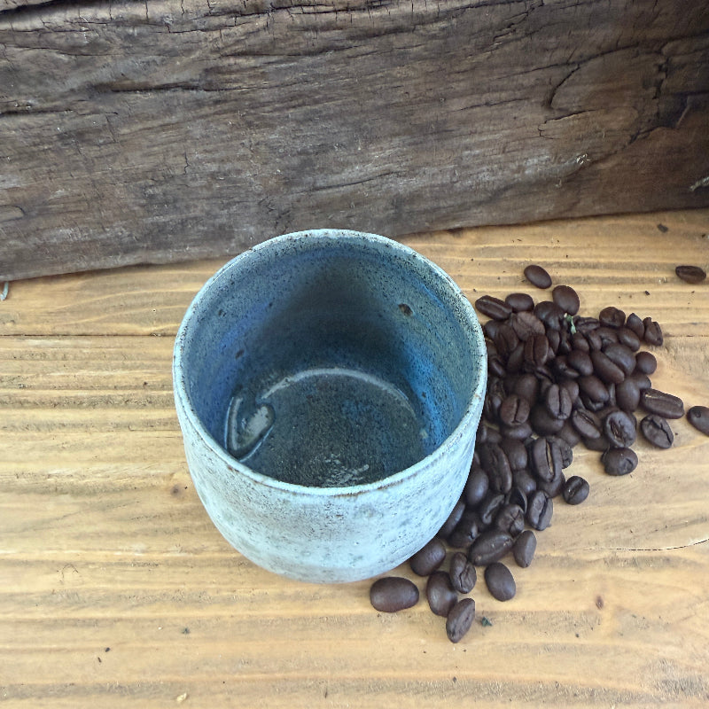 lækker espressokop med en lille ærlig hilsen i bunden ❤️