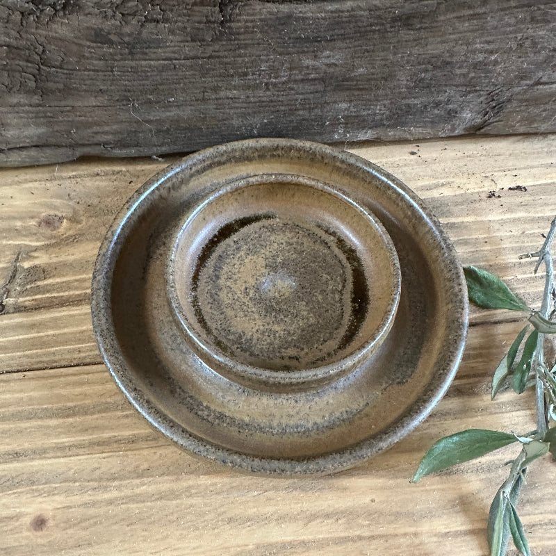 smuk brun håndlavet keramik lysestage fra KRL keramik