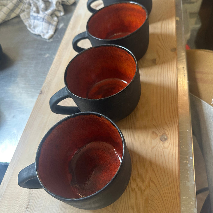 Smukke røde julekopper. Håndlavet på Møn 