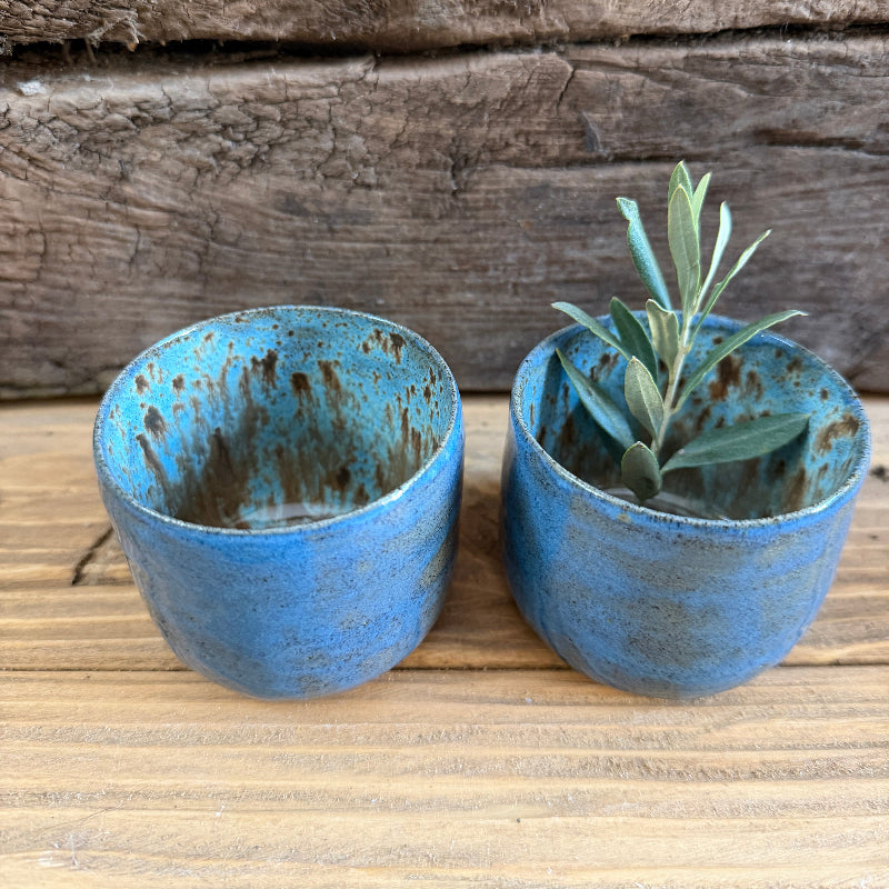 små blå keramik skåle