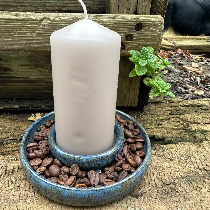 Smuk og enkel keramik lysestage i blå nuancer