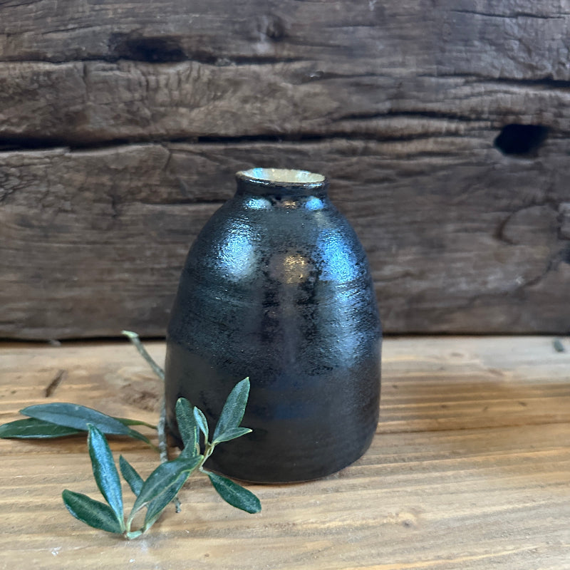 håndlavet sort keramik vase fra møn